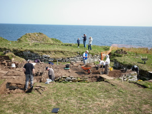 Community excvations at Nybster Broch © AOC Archaeology Group