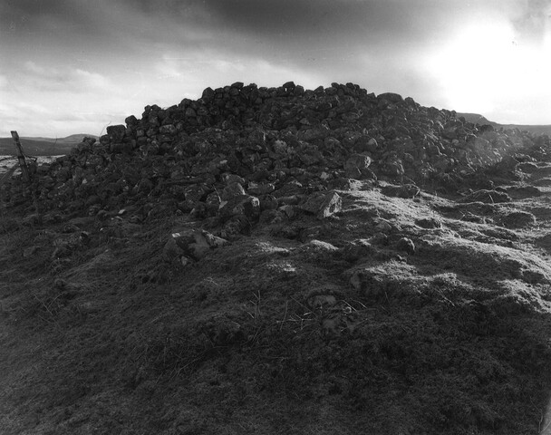 NC75NW0010 - Chambered Cairn_02.jpg