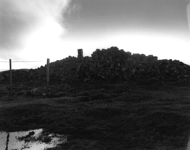 NC75NW0010 - Chambered Cairn_03.jpg