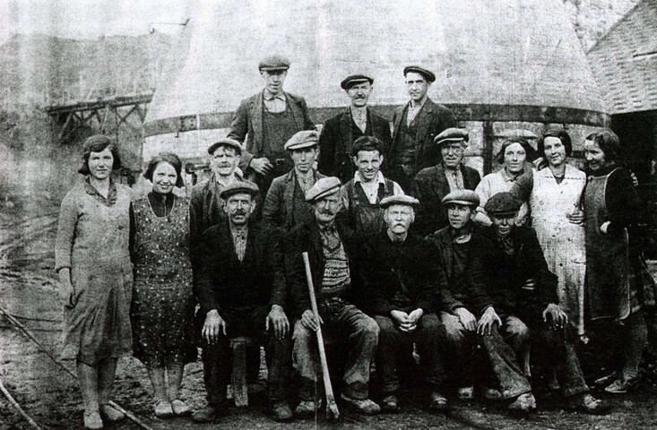NC80SE0052 - Brickworks Group 1929.JPG