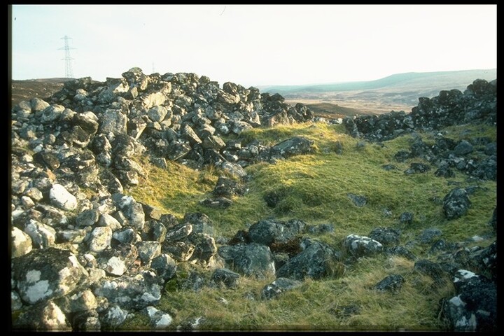 NC85SE0001 - Broch, The Borg, Strathhalladale, Farr 6.jpg