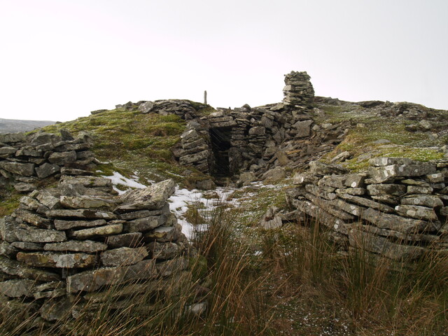 ND34SW0005 - Chambered Long Cairn AJP_02.JPG