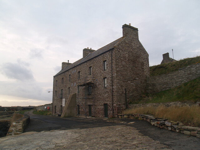 ND36SE0028 - Warehouse, Keiss Harbour_01.jpg