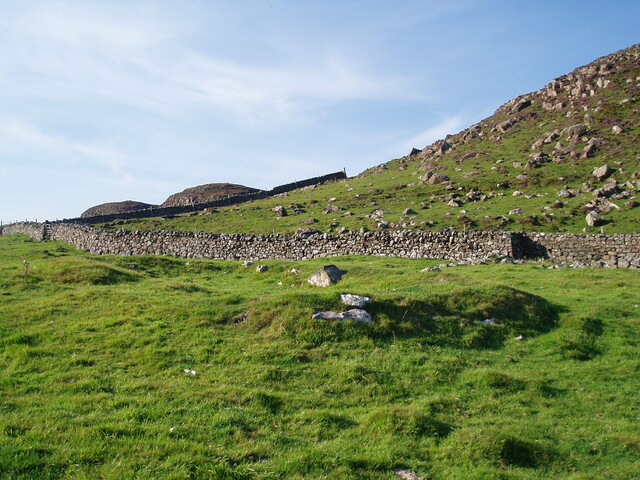 NG20NW0020 Tarbert township showing structure 2 (aug 07).JPG