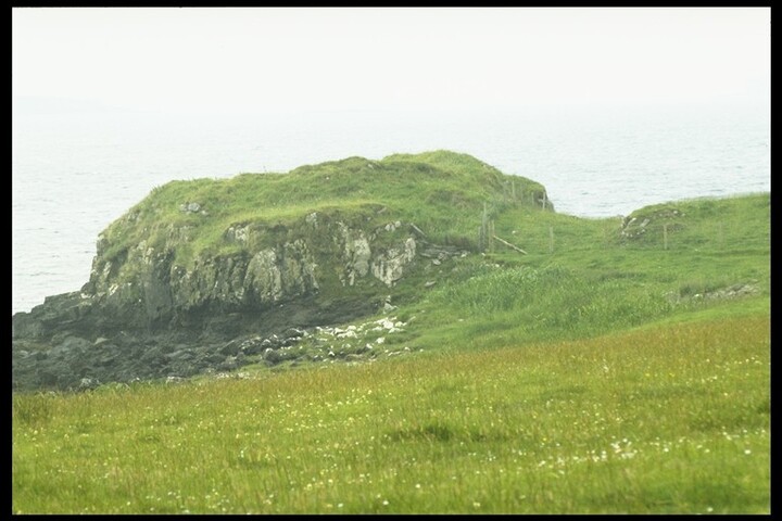 NG24SE0008 - Dun Feorlig, Skye 1.jpg