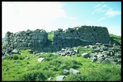 NG33NW0005 - Dun Ardtreck, Skye 1.jpg