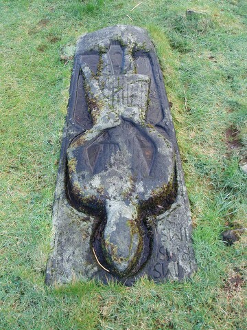 NG44NW0038 gravestone top.JPG
