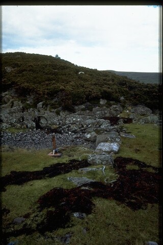 NG88SE0004 - Dun, Ob na ba Ruaidhe, Dunan, Loch Thurnaig 3.jpg