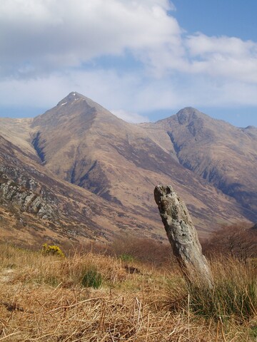 NG91NW0001 Cill Fhearchair standing stone a.JPG