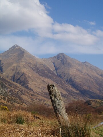 NG91NW0001 Cill Fhearchair standing stone b.JPG