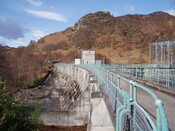 NH35NE0030 Loch Luichart dam 3 (10.04.07).JPG
