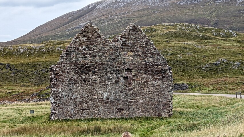 Calda House Near Ardvreck Castle 1.jpg