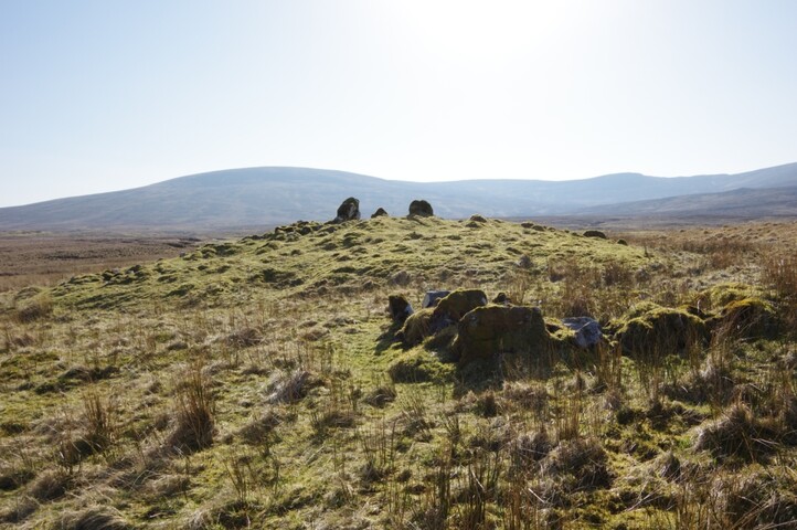 Aultnachie Cairn and Shieling hut in foreground.JPG