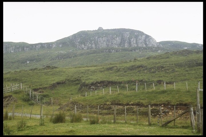 NG33NW0004 - Fort, Dun Mor, Skye 1.jpg