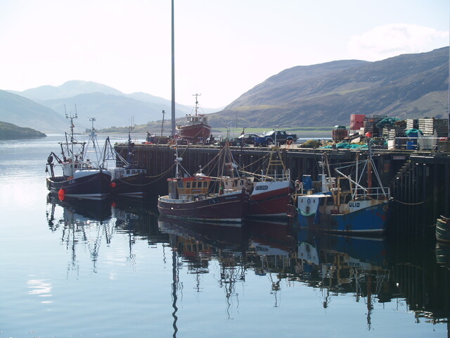 NH19SW0044 Ullapool Harbour AJP_01.JPG