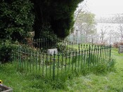 NH53SE0004 - Burial enclosure.JPG