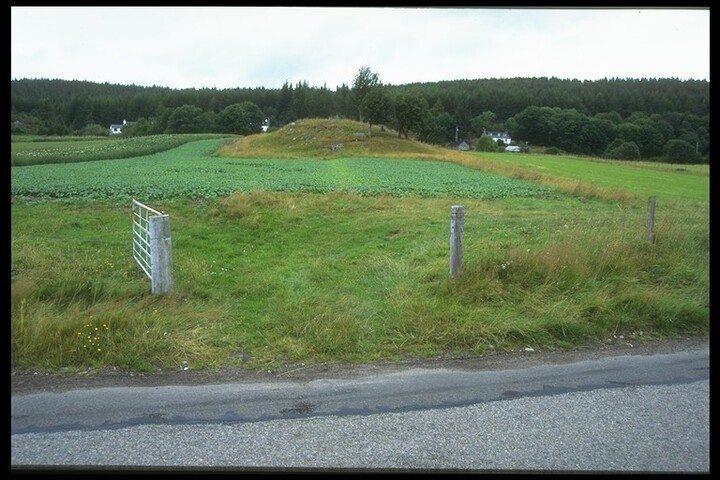 NH59NW0005 - Cairn, Linsidemore, Creich 1.jpg