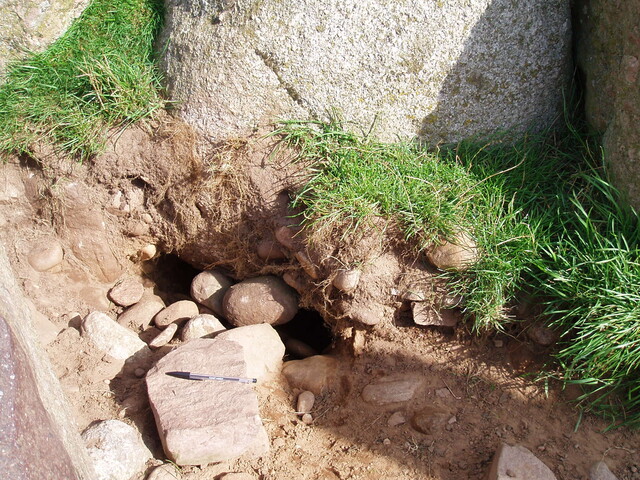 NH74NW0004 - cullernie cairn damage 2.JPG