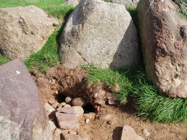 NH74NW0004 - cullernie cairn damage1.JPG
