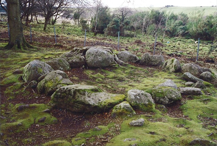 NH74SE0010 - Balnuaran of Clava, cairn06.jpg