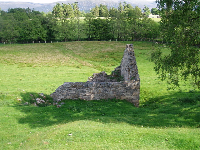 NH80NW0111 Dunachton mill  and lade.JPG