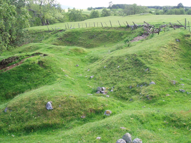 NH80NW0111 Dunachton mill  lades.JPG