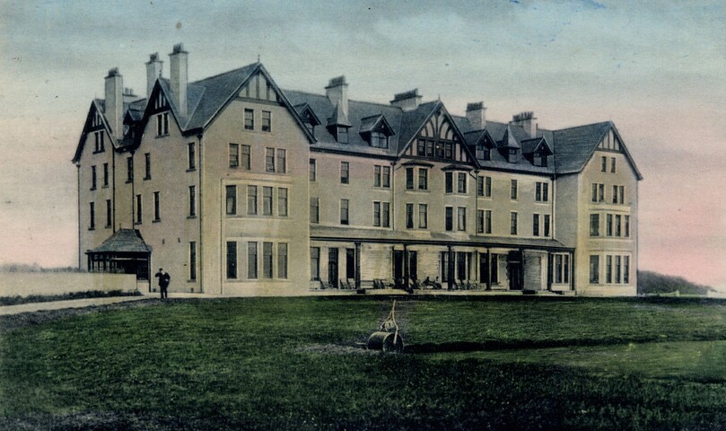 NH88NW0009 - Dornoch-Station Hotel.JPG