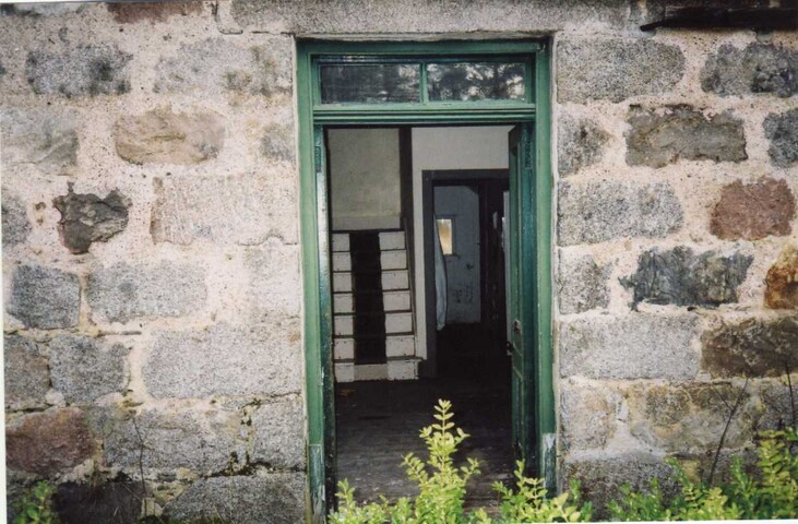 NJ03SW0029 front door through to porch.jpg