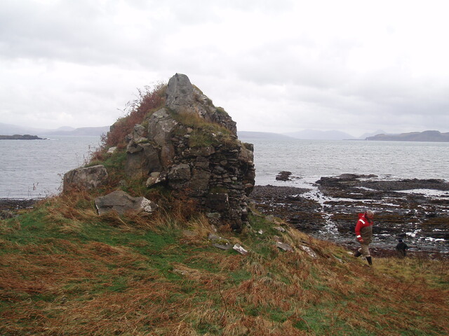NM64SE0002 - Caisteal Dubh nan Cliar 8.11.05.JPG