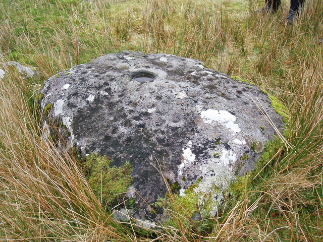 NM68SE0001 Gaodal cup-marked stone - dec06 1.JPG