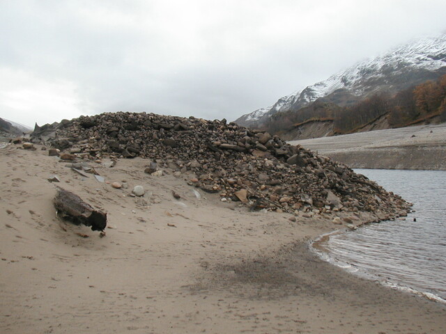 NN37NW0001-profile of mound from north.jpg