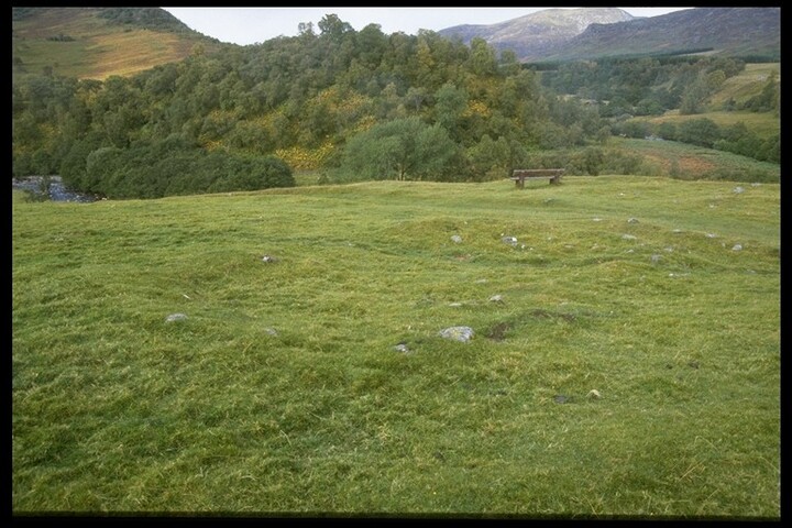 NN69NE0009 - Hut Circle - Settlemnet, Creagan Na H-Eighich, Glenbanchor.jpg