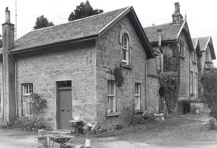 13 Drummond Crescent - photograph.jpg