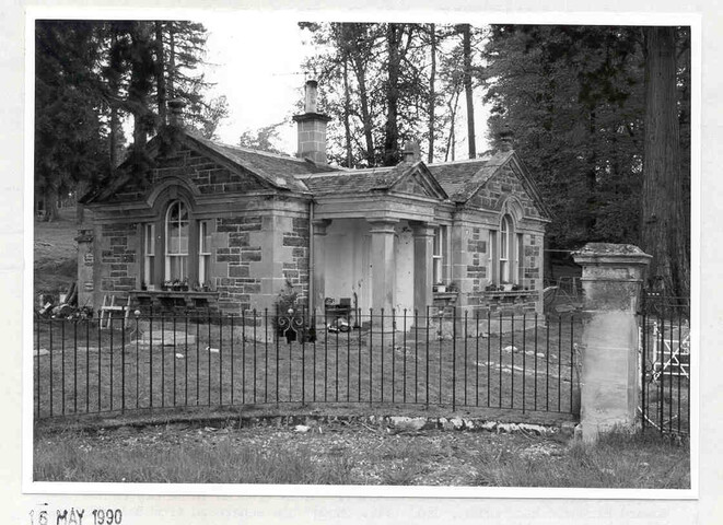 Balavil, West Lodge - photograph.jpg