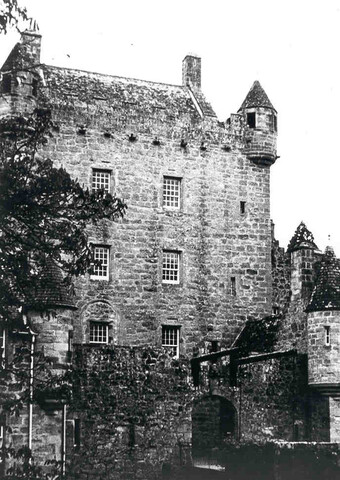 Cawdor Castle - photograph.jpg