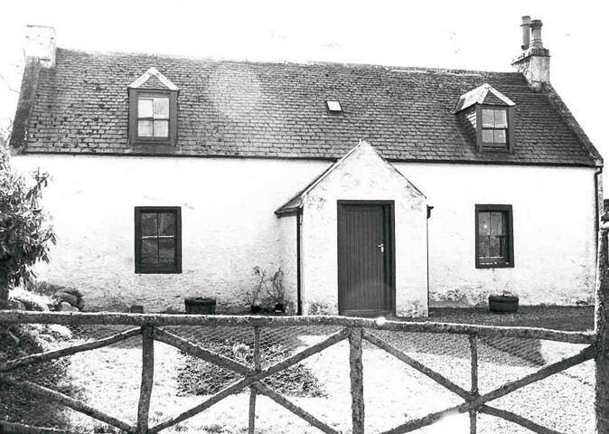 Dalcross Castle, Entrance Lodge and gates - photograph.jpg