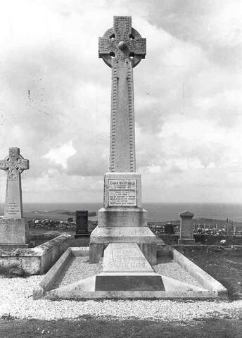 Kilmuir graveyard - photograph.jpg