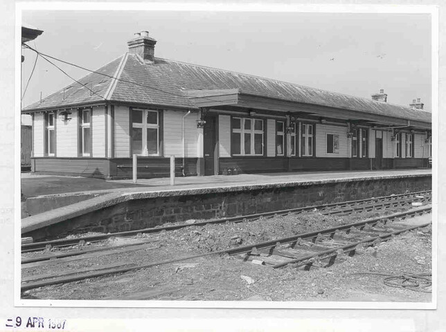 Kyle of Lochalsh, pier and station - photograph.jpg