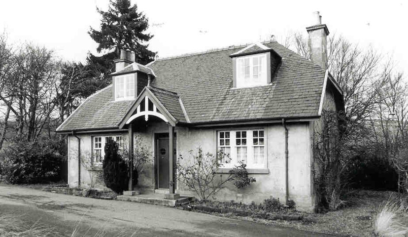Maryburgh, Former Sanatorium - lodge.jpg
