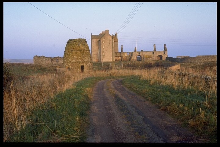 ND36NE0003 - Freswick Castle 4.jpg