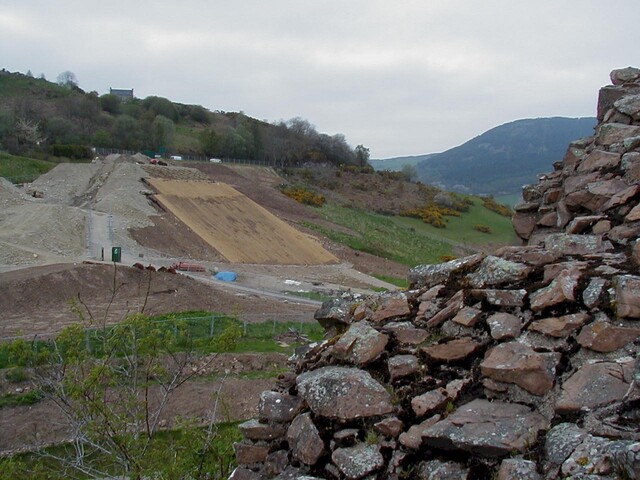 NH52NW0005 - UrquhartCastleT 14-5-01.jpg