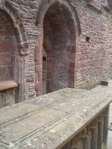 NH54NW0005 - Beauly Priory_03.JPG