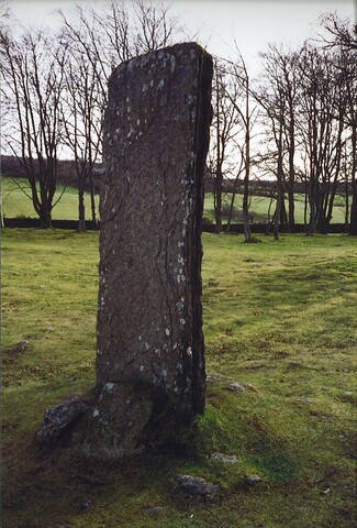 NH74SE0003 - Balnuaran of Clava, Standing stone01.jpg