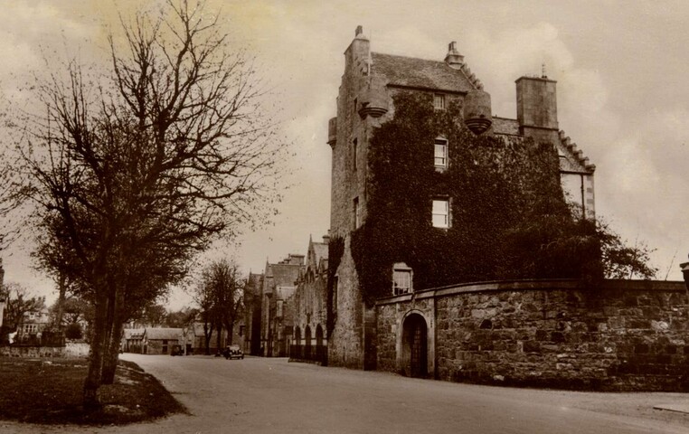 NH78NE0006 - Dornoch Castle 1918.JPG