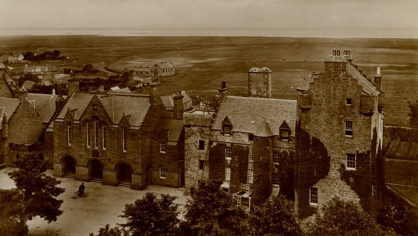 NH78NE0060 - Castle from Cathedral Tower.JPG