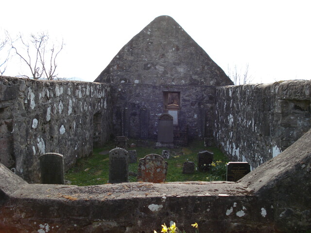 NM68NE0001 St Maelrubhas Chapel (april 07) 6.JPG