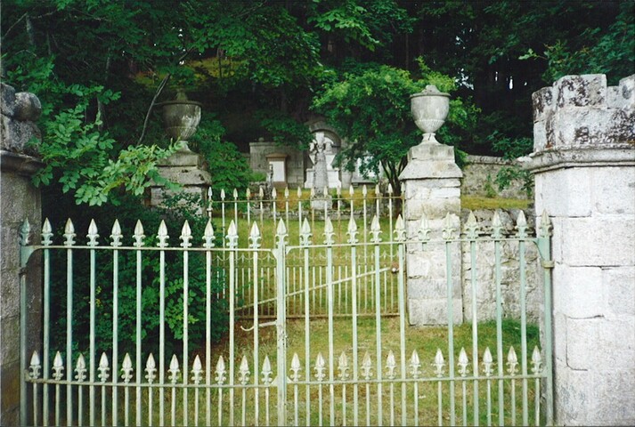 NN69SW0004 - Cladh Chluanaidh, Cluny Castle, Burial Ground.jpg