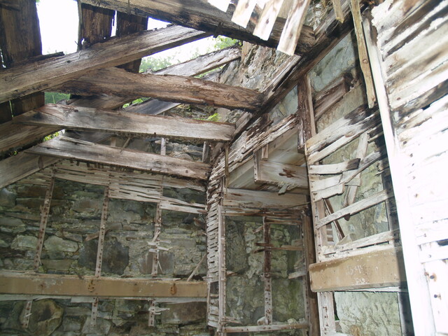 256919 867212 - Internal studding left in entrance way.jpg