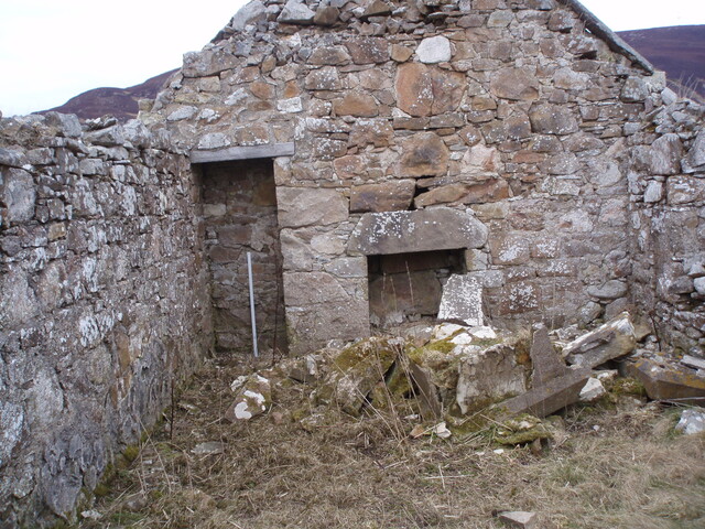 8 Fire place and niche in wall.jpg
