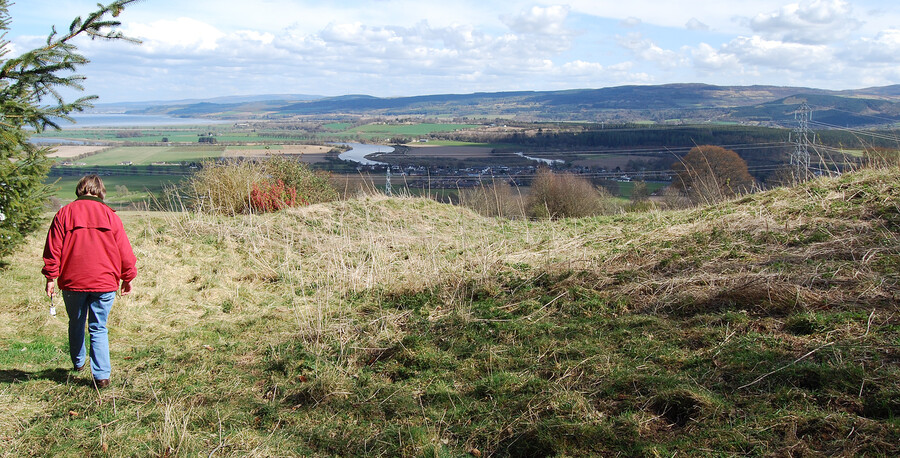 Dun Mor part of top and view.jpg